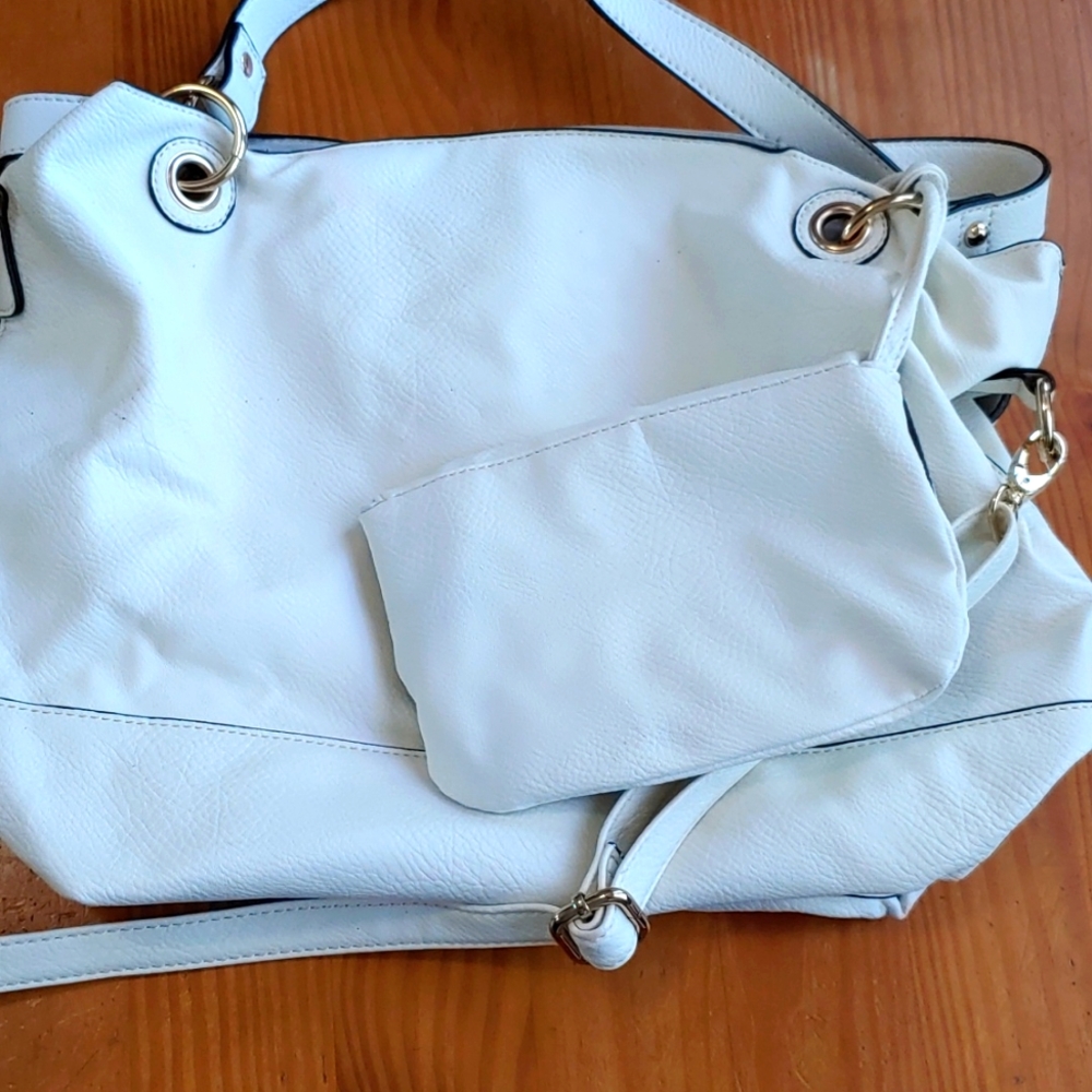 Lovely White hand or shoulder bag purse - Picture 2 of 6